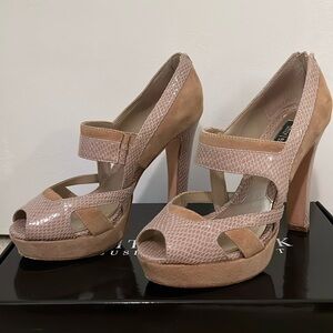 White House Black Market “Tallie” heels. Size 6.